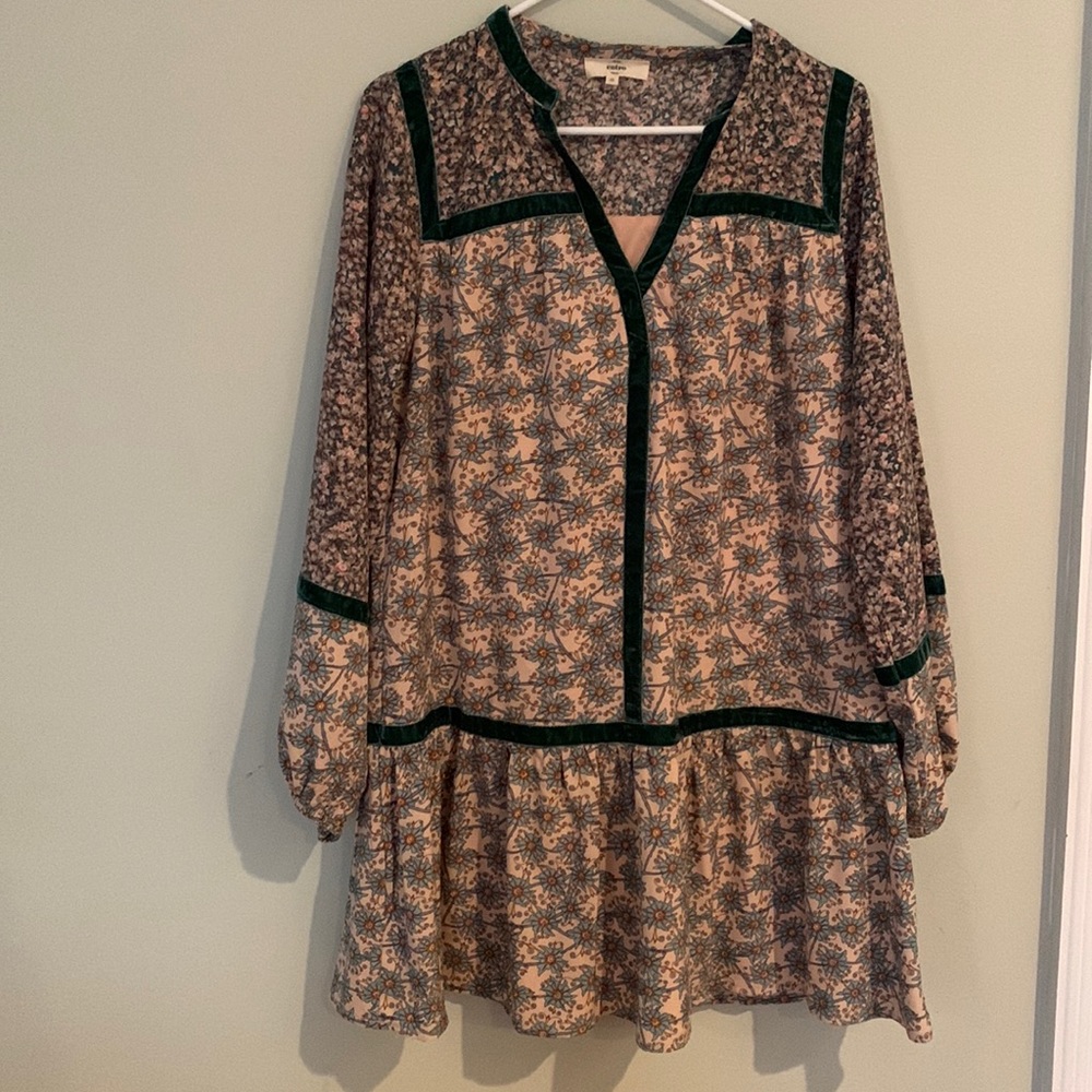 Entro dress. Size small. It has a flowy fit. Velvet green trim.